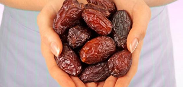 تفسير حلم إعطاء التمر في المنام للعزباء