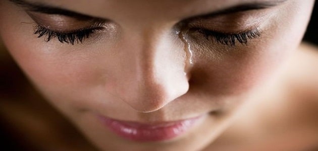 تفسير رؤية البكاء في المنام للعزباء