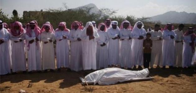 رؤية شخص ميت في المنام وهو حي في الحقيقة