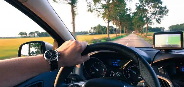 تفسير حلم ركوب السيارة في المقعد الخلفي للعزباء
