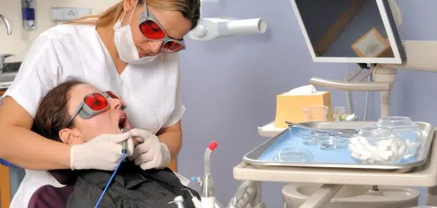 تفسير حلم تصليح الأسنان عند الطبيب