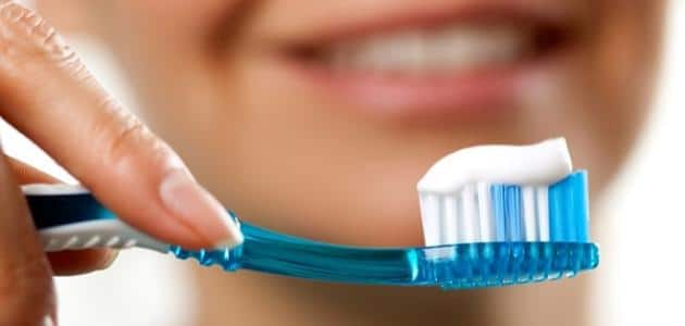 تفسير حلم تنظيف الأسنان من التسوس عند الطبيب