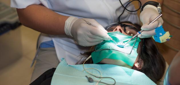 عيادة الأسنان في المنام للعزباء