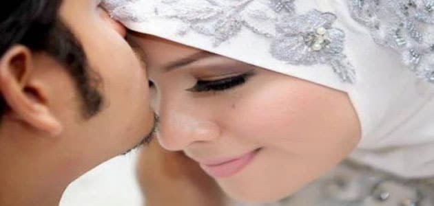 تقبيل الزوج المتوفي لزوجته في المنام