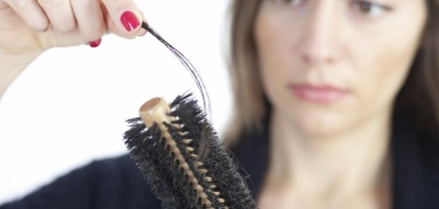 تفسير سقوط الشعر للعزباء