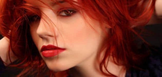 تفسير صبغ الشعر باللون الأحمر