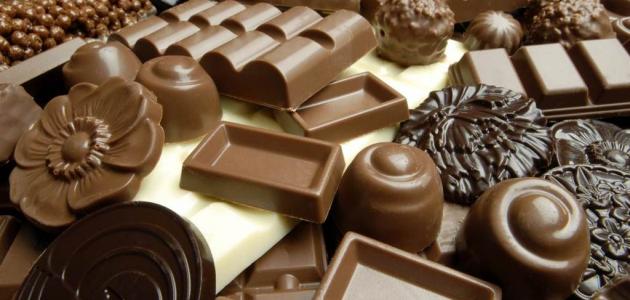 إهداء الشوكولاتة في المنام للعزباء