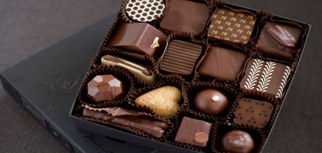 تفسير حلم توزيع الشوكولاتة في المنام للعزباء