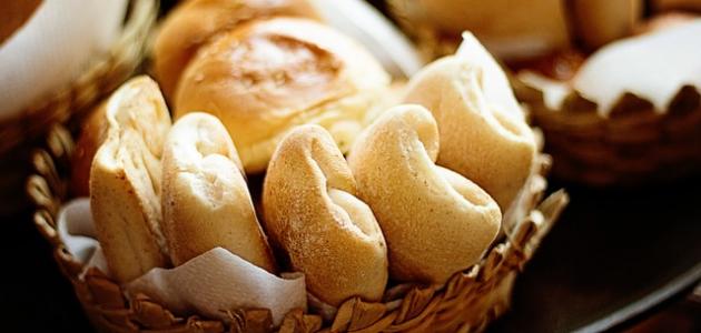 تفسير حلم شخص يعطيني خبز للعزباء
