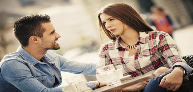 تفسير حلم شخص تحبه ينظر إليك بإعجاب للعزباء