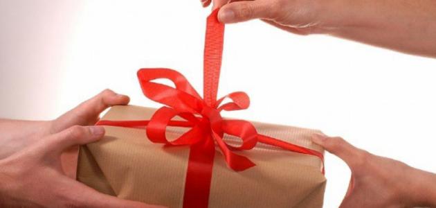 تفسير حلم شخص جاب لي هدية للمطلقة