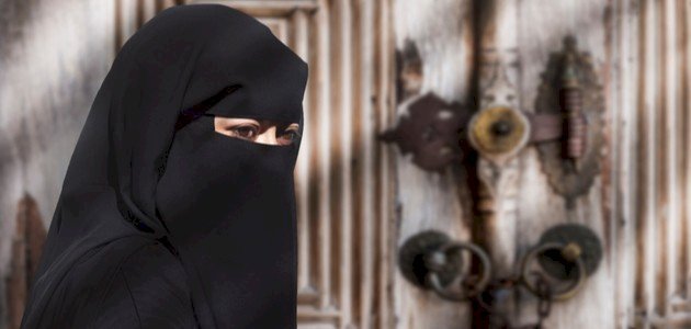 تفسير حلم خلع النقاب للعزباء